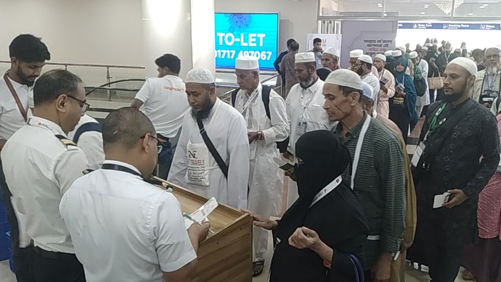 সিলেট থেকে ছেড়ে গেল প্রথম হজ ফ্লাইট